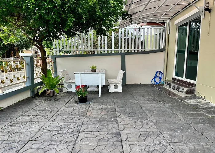 Spacious And Peaceful 3 Bedrooms Detached House Inside Holiday home *