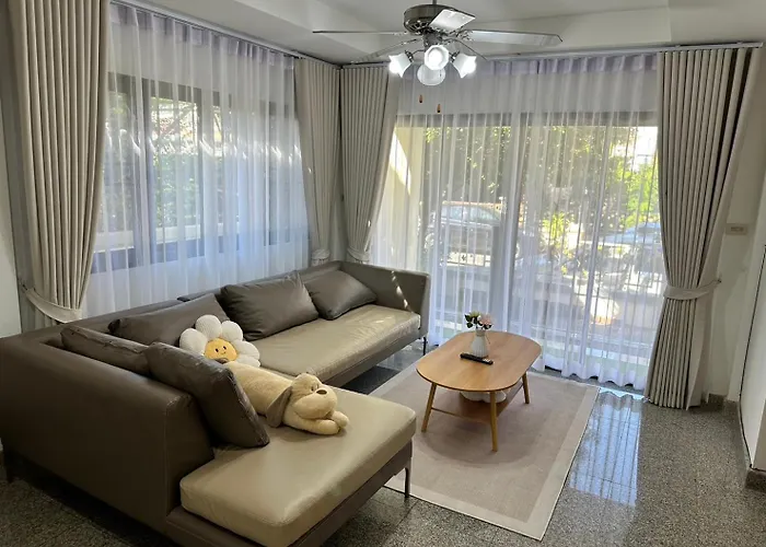 Spacious And Peaceful 3 Bedrooms Detached House Inside