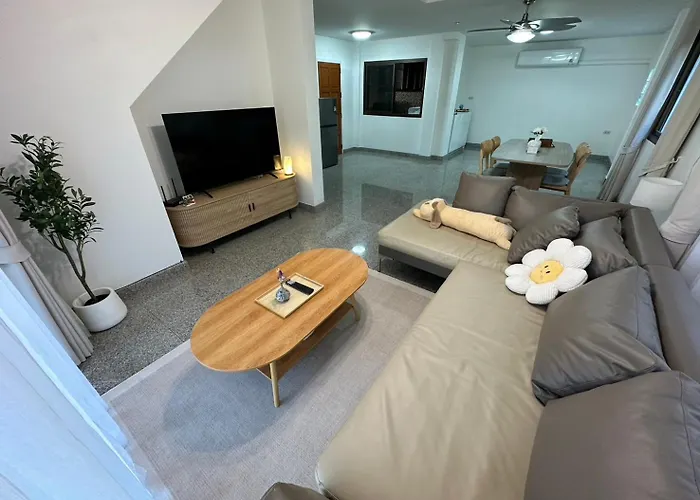 Spacious And Peaceful 3 Bedrooms Detached House Inside