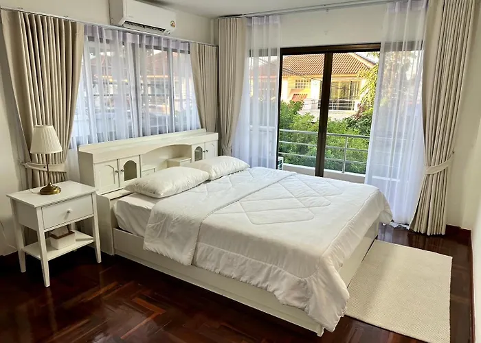 Spacious And Peaceful 3 Bedrooms Detached House Inside *